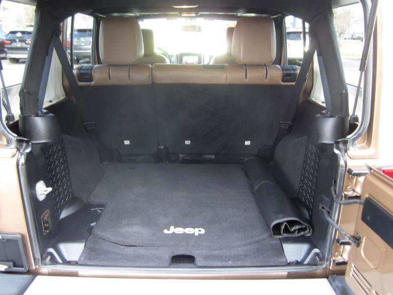Used 2015 Jeep Wrangler Unlimited Sahara AWD/4WD image 17
