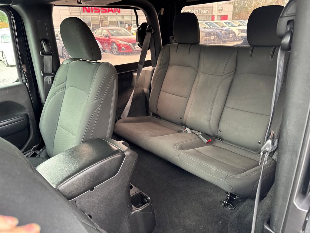 Used 2022 Jeep Wrangler Sport S image 24
