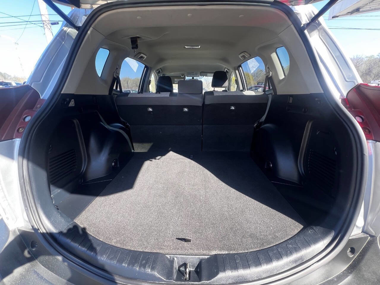 Used 2015 Toyota RAV4 LE image 14