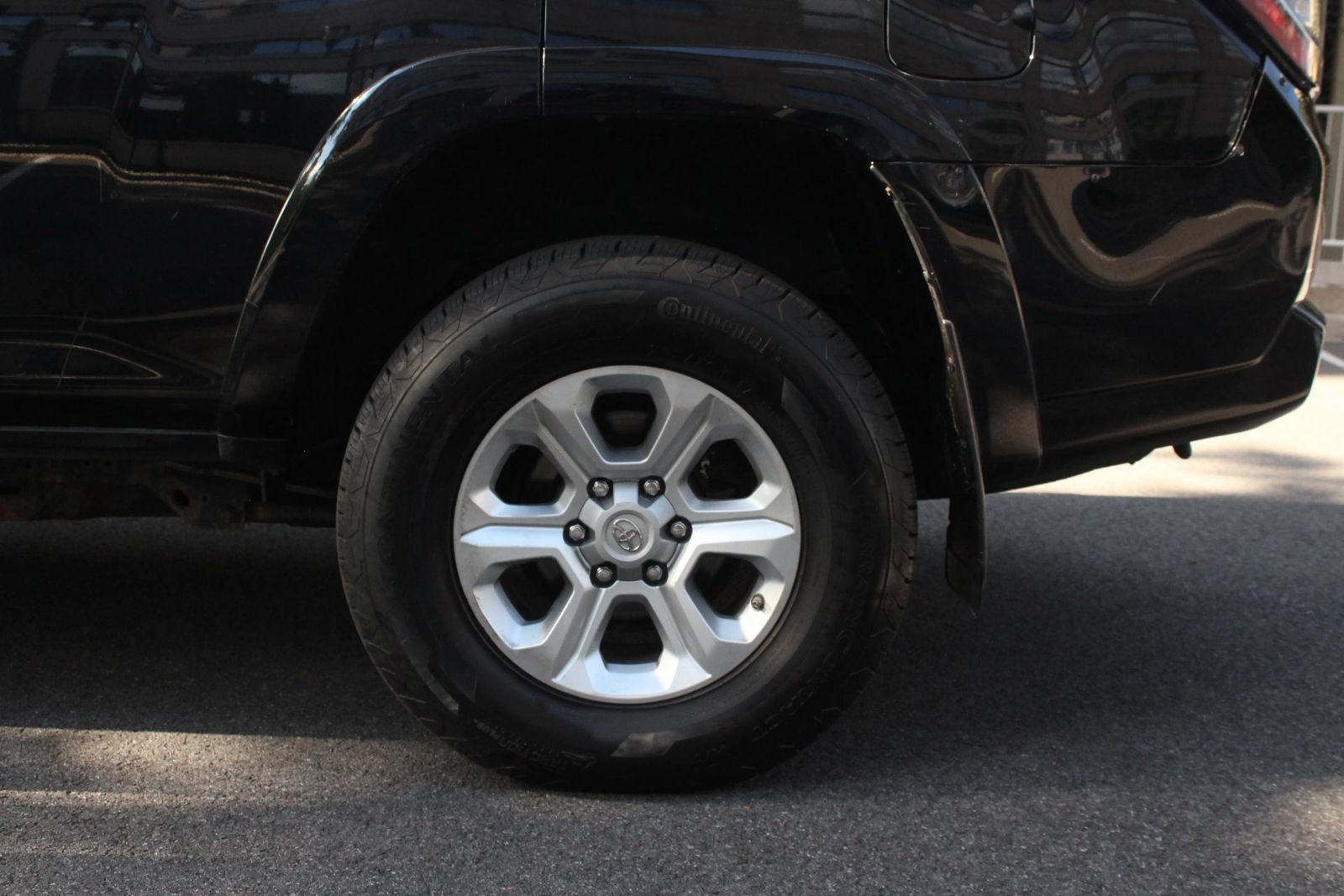 Used 2016 Toyota 4Runner SR5 AWD/4WD image 10