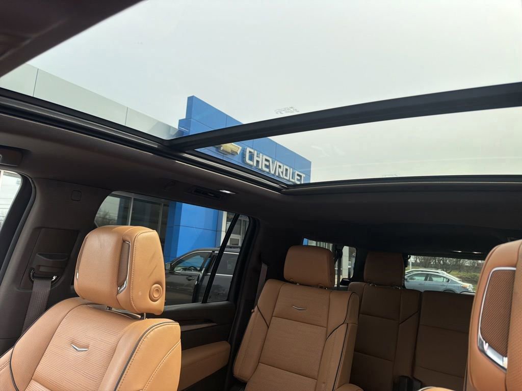 Used 2025 Cadillac Escalade ESV Premium Luxury image 15