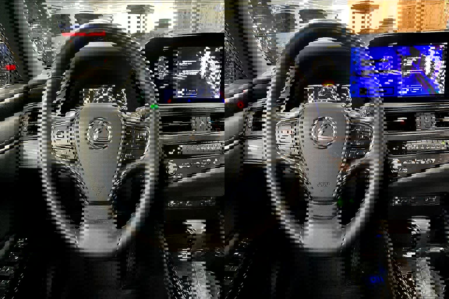 Used 2025 Lexus ES 300h w/ Premium Package image 5
