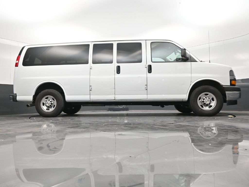 Used 2022 Chevrolet Express 3500 LS w/ Chrome Appearance Package RWD image 23