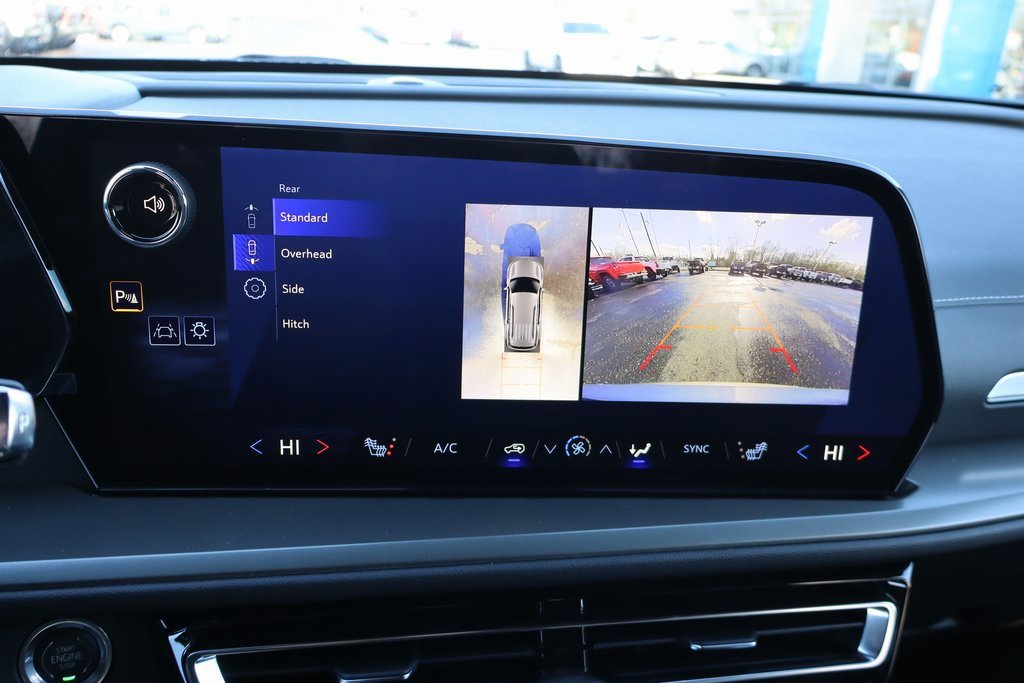 Used 2025 Chevrolet Traverse LT w/ Driver Confidence Package image 9