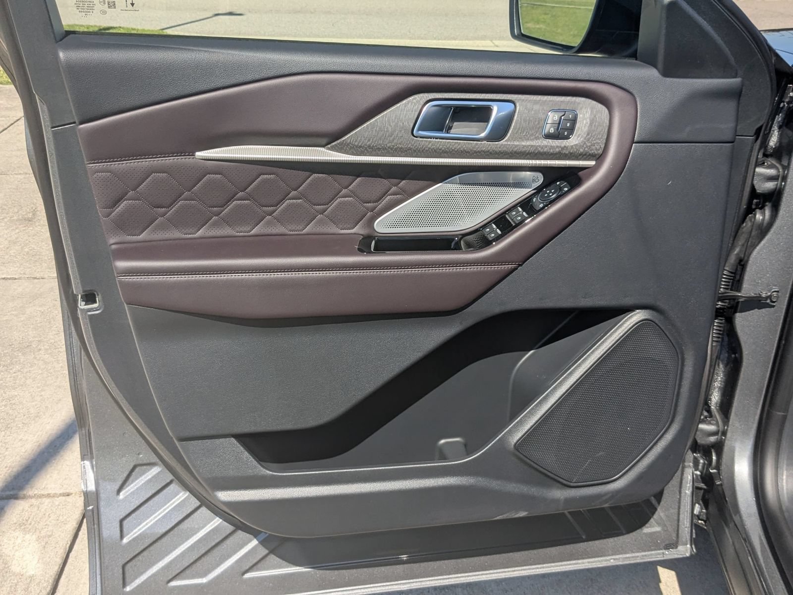 New 2026 Ford Explorer Platinum w/ LUX Leather Package AWD/4WD image 11
