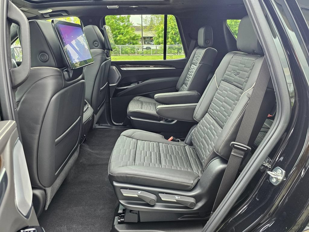 New 2026 Cadillac Escalade Platinum Sport AWD/4WD image 17
