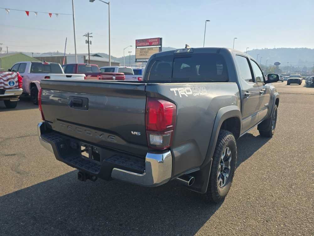 Used 2018 Toyota Tacoma TRD Off-Road AWD/4WD image 3