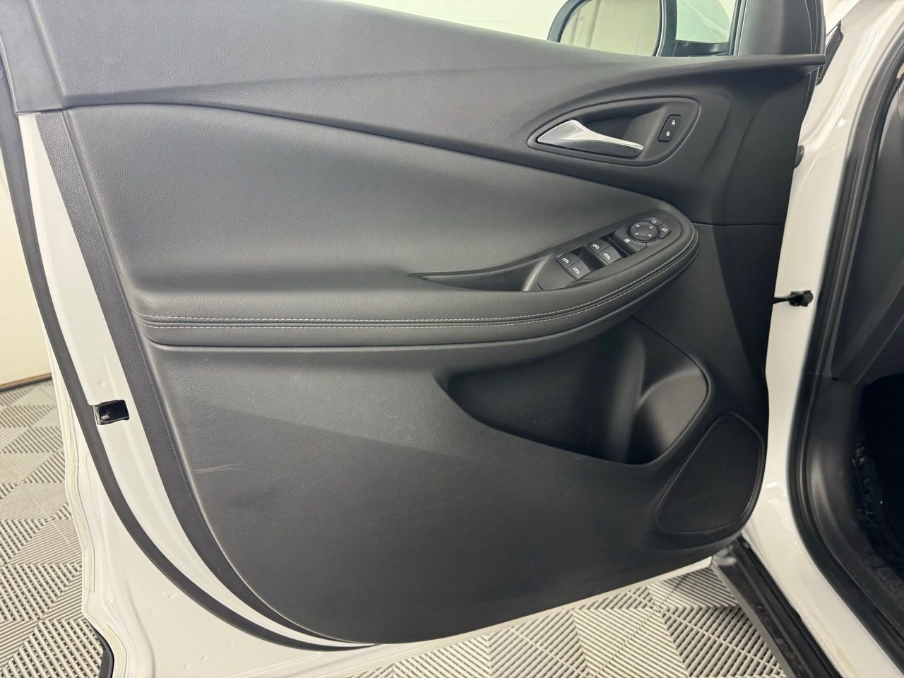 Used 2024 Buick Encore GX Preferred FWD image 9