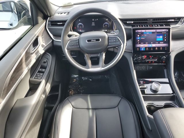 New 2025 Jeep Grand Cherokee Limited w/ Black Appearance Package image 19