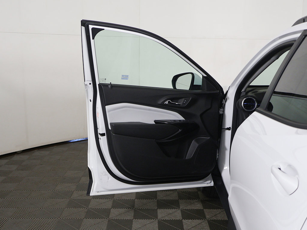 Used 2026 Chevrolet Trax LT FWD image 15