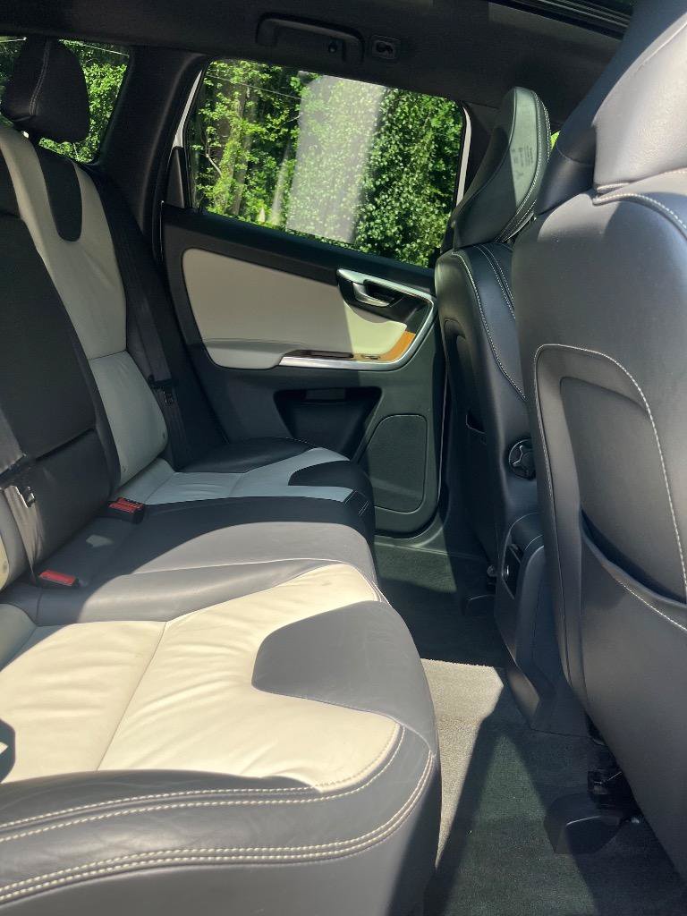 Used 2015 Volvo XC60 T6 Platinum FWD image 36