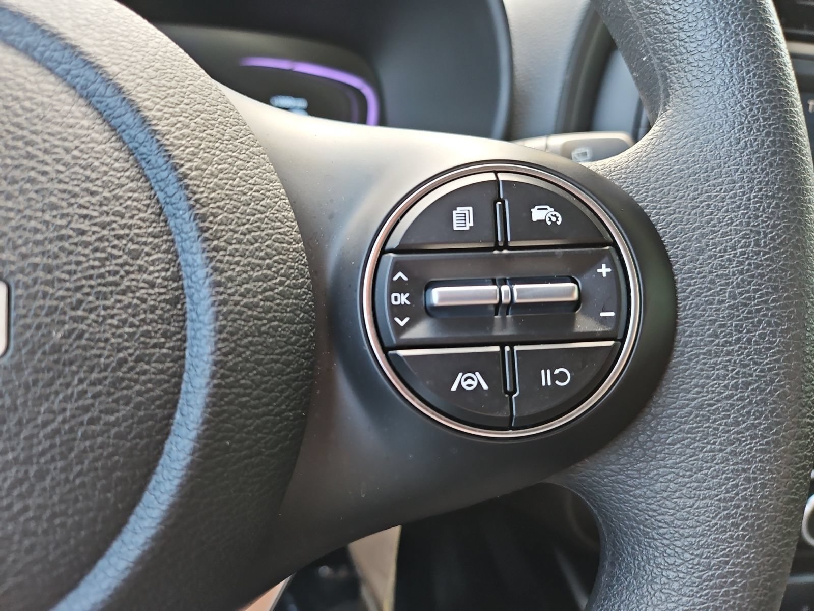 Used 2025 Kia Soul LX FWD image 23