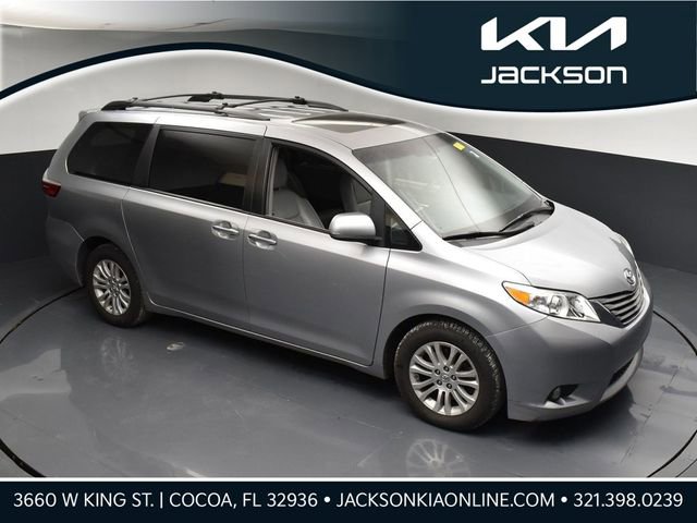 Used 2017 Toyota Sienna XLE w/ XLE Navigation Package image 1
