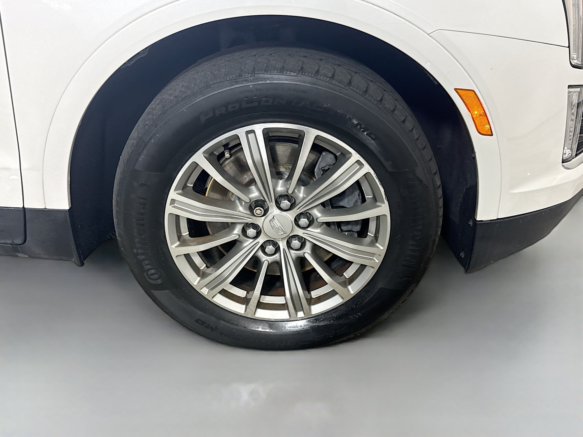 Used 2018 Cadillac XT5 Luxury w/ Driver Awareness Package FWD image 32