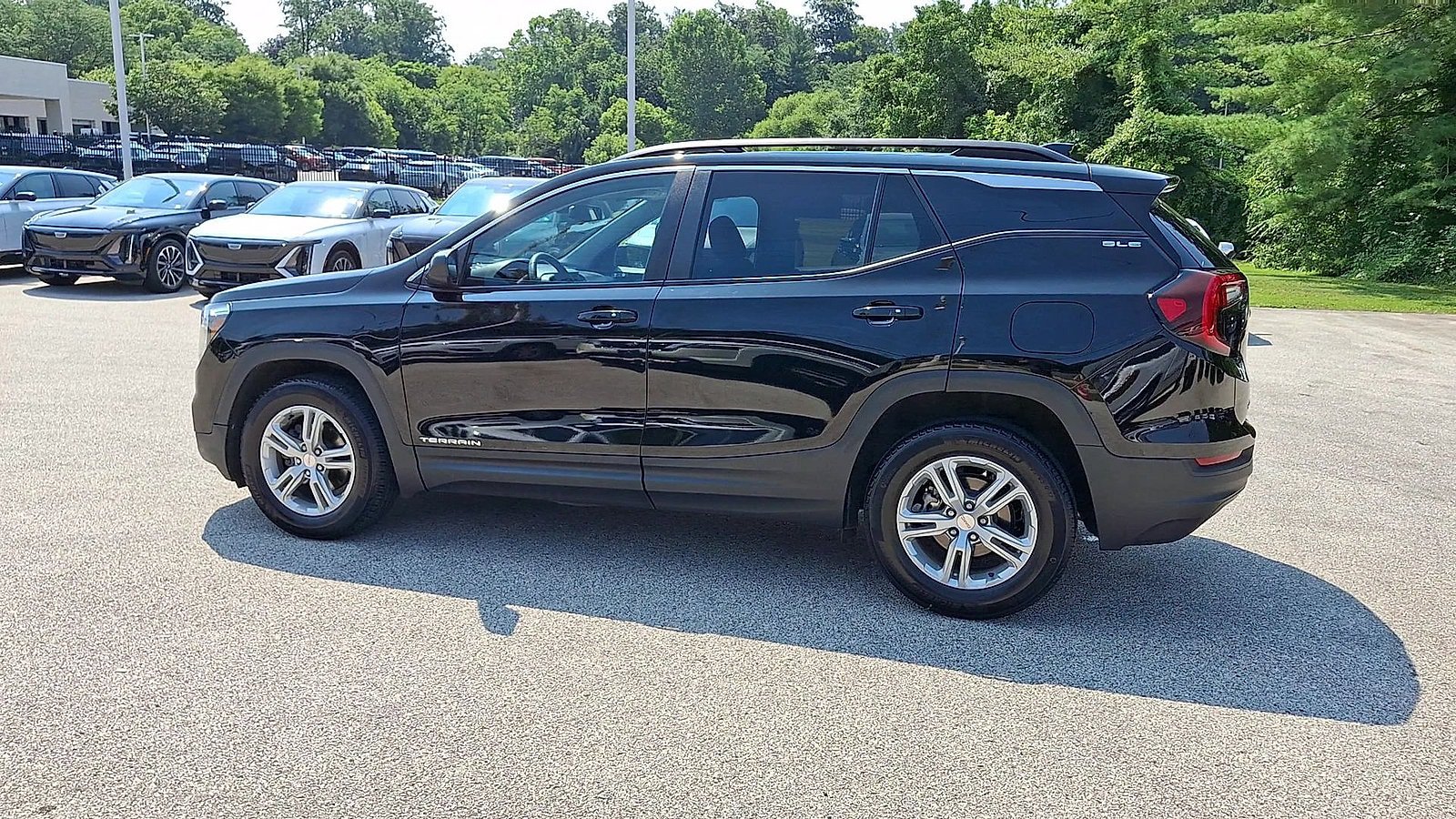 Used 2024 GMC Terrain SLE w/ Driver Convenience Package FWD image 6