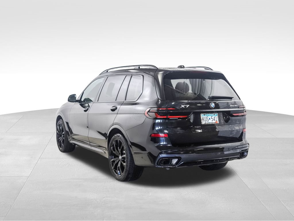 Used 2024 BMW X7 xDrive40i w/ Executive Package image 3