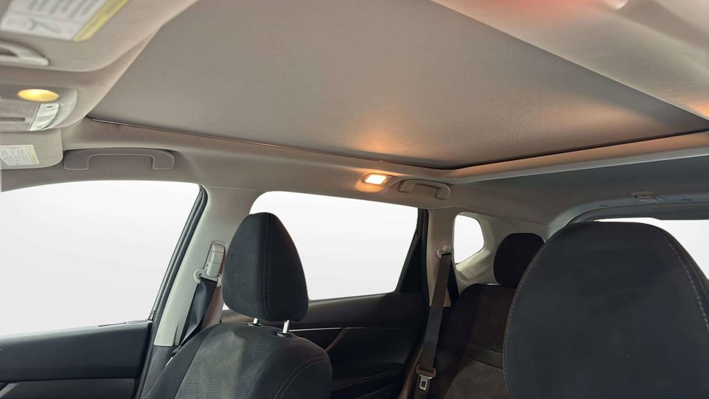 Used 2015 Nissan Rogue SV AWD/4WD image 32