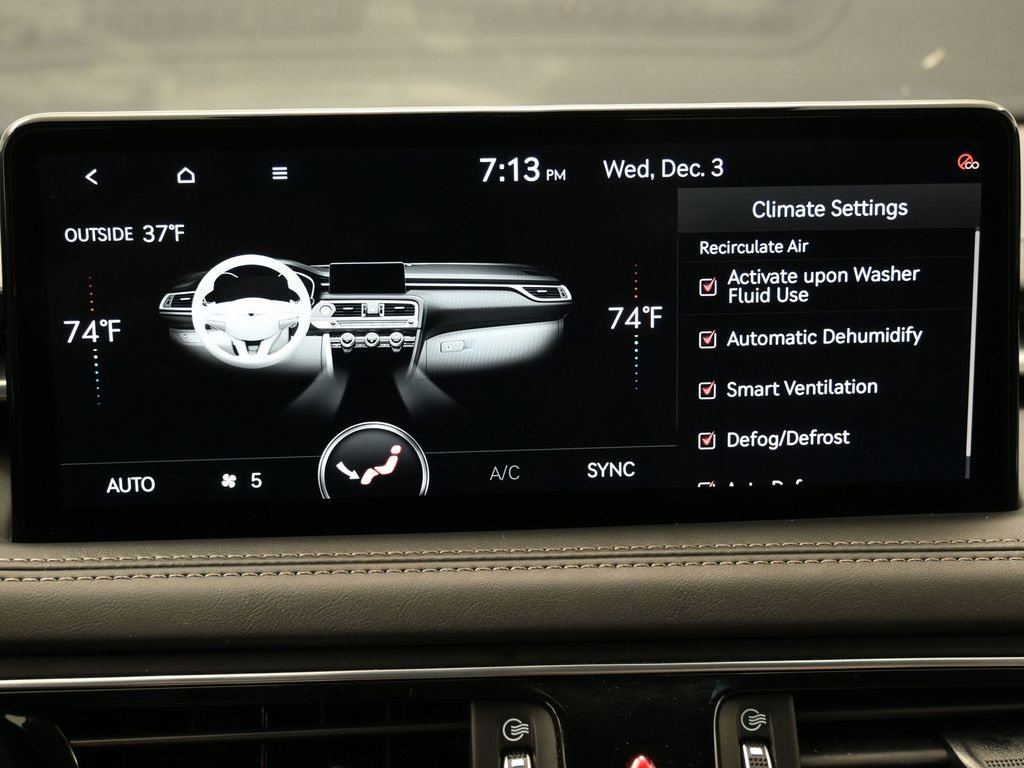 Used 2023 Genesis G70 2.0T image 25