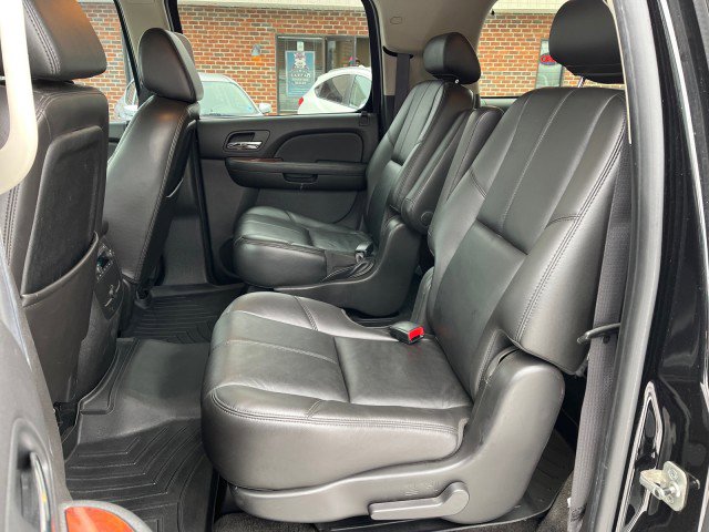 Used 2009 Chevrolet Suburban 2500 LT w/ Luxury Package image 14