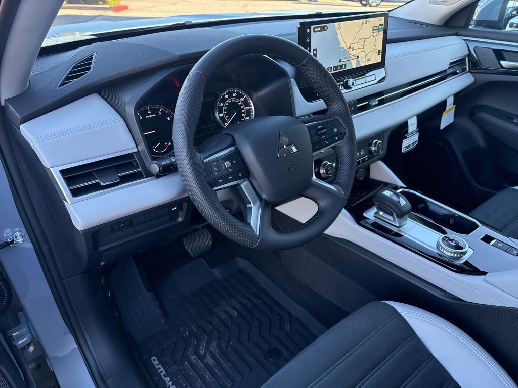New 2025 Mitsubishi Outlander SE image 19