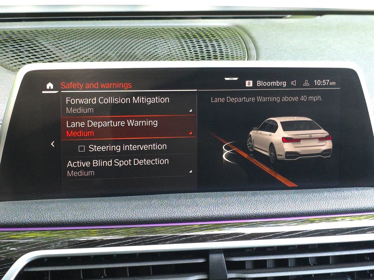 Used 2022 BMW 740i xDrive w/ M Sport Package AWD/4WD image 41