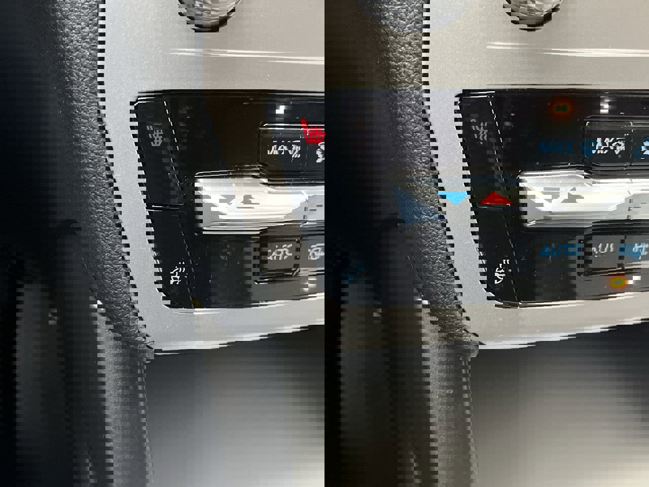 Used 2023 Ford Explorer XLT w/ Equipment Group 202A image 24