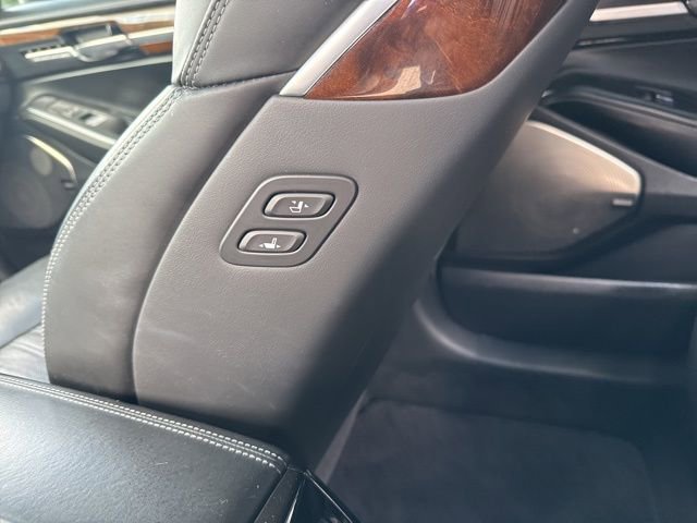 Used 2018 Genesis G90 3.3T Premium RWD image 26