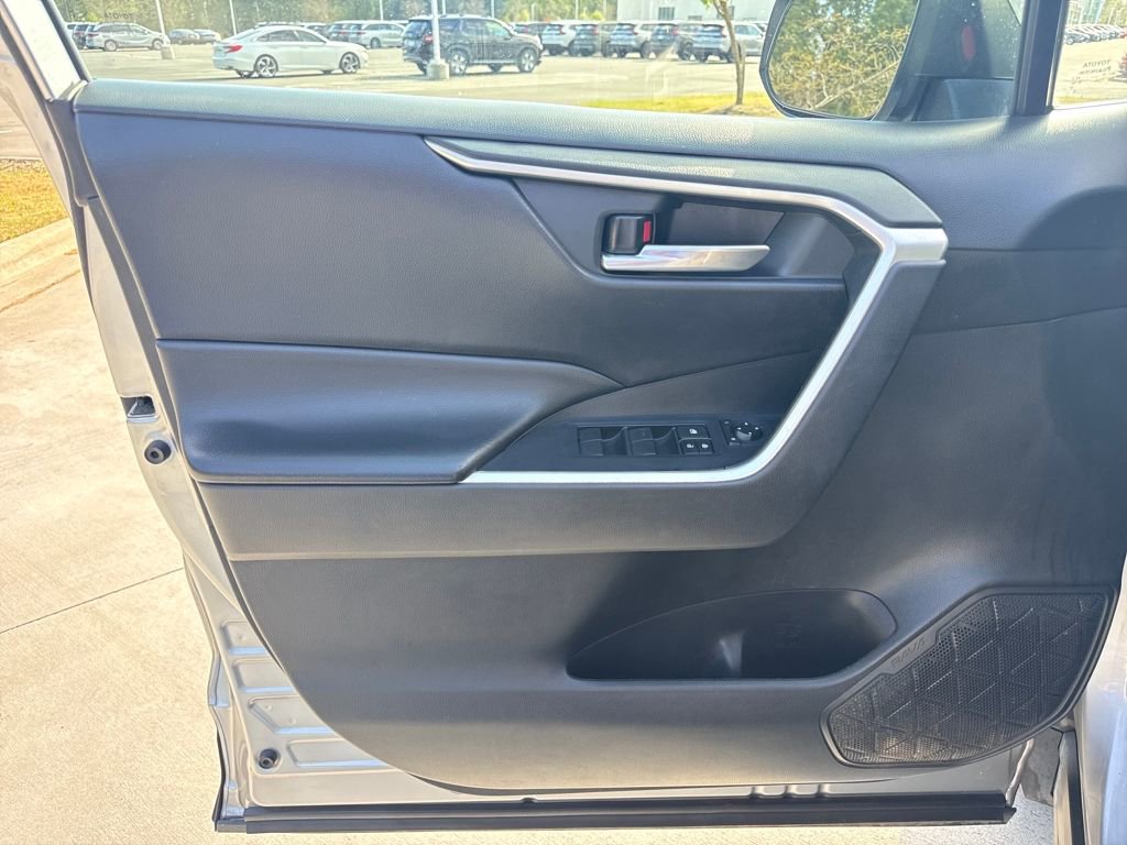 Used 2020 Toyota RAV4 XLE image 14