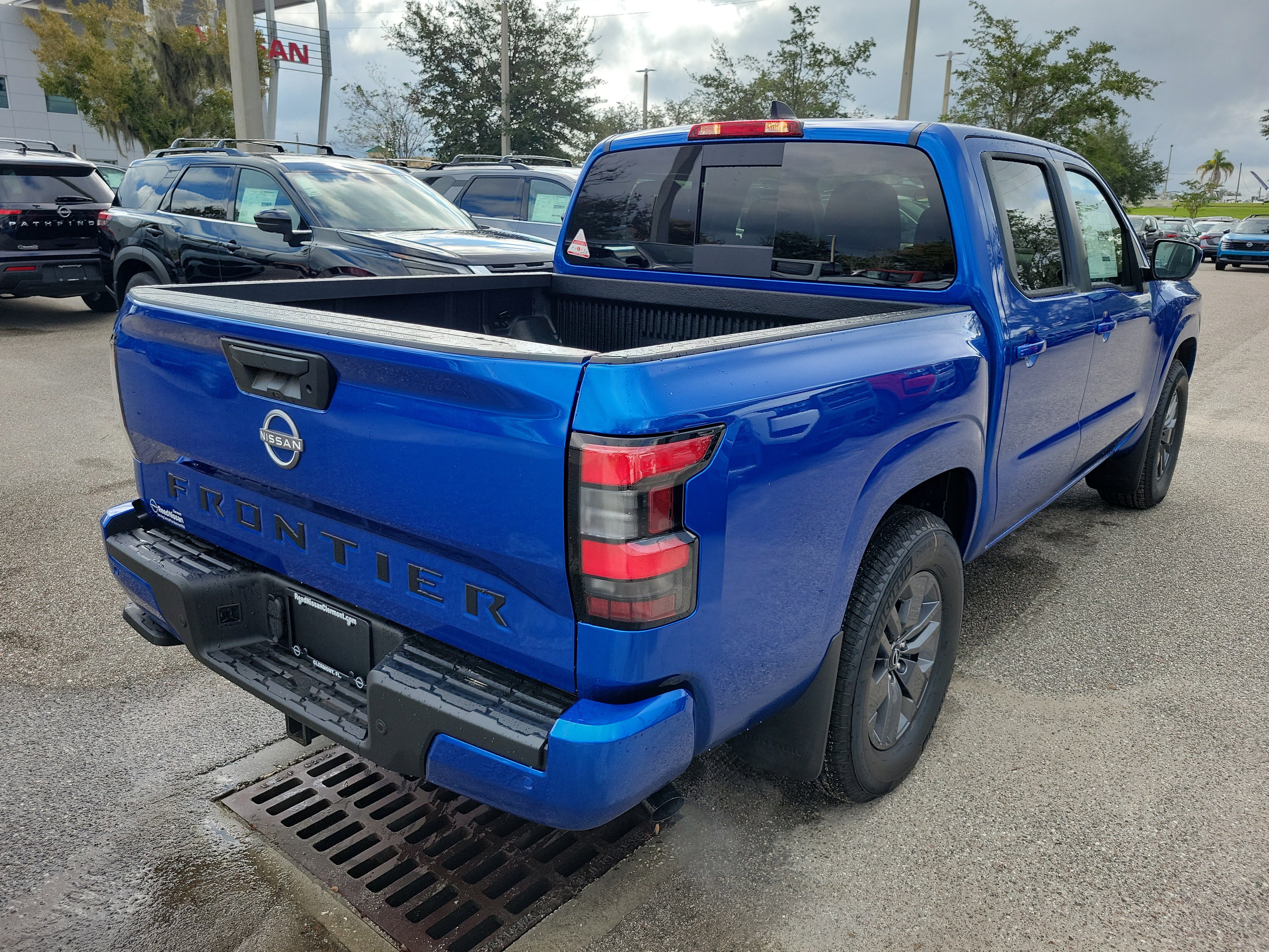 New 2026 Nissan Frontier SV image 3