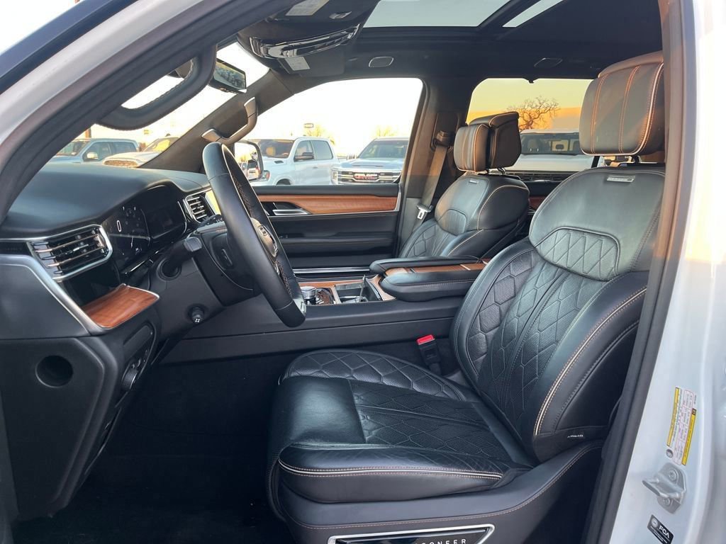 Used 2024 Jeep Grand Wagoneer L Series III image 12