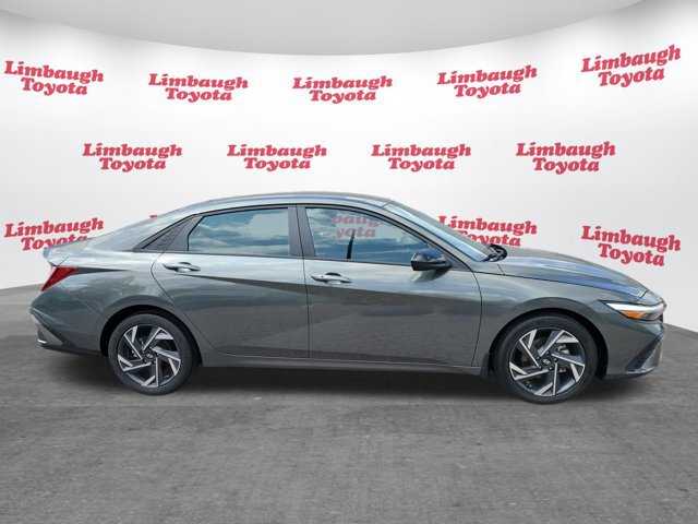 Used 2025 Hyundai Elantra Sport FWD image 21