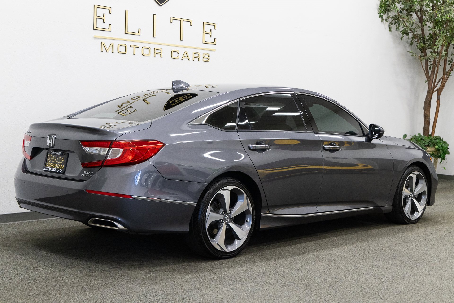 Used 2020 Honda Accord Touring image 11