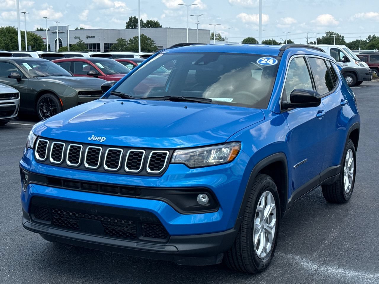 Used 2024 Jeep Compass Latitude AWD/4WD image 7