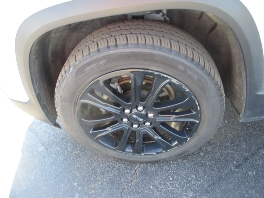 Used 2023 GMC Acadia SLT w/ Elevation Edition image 12