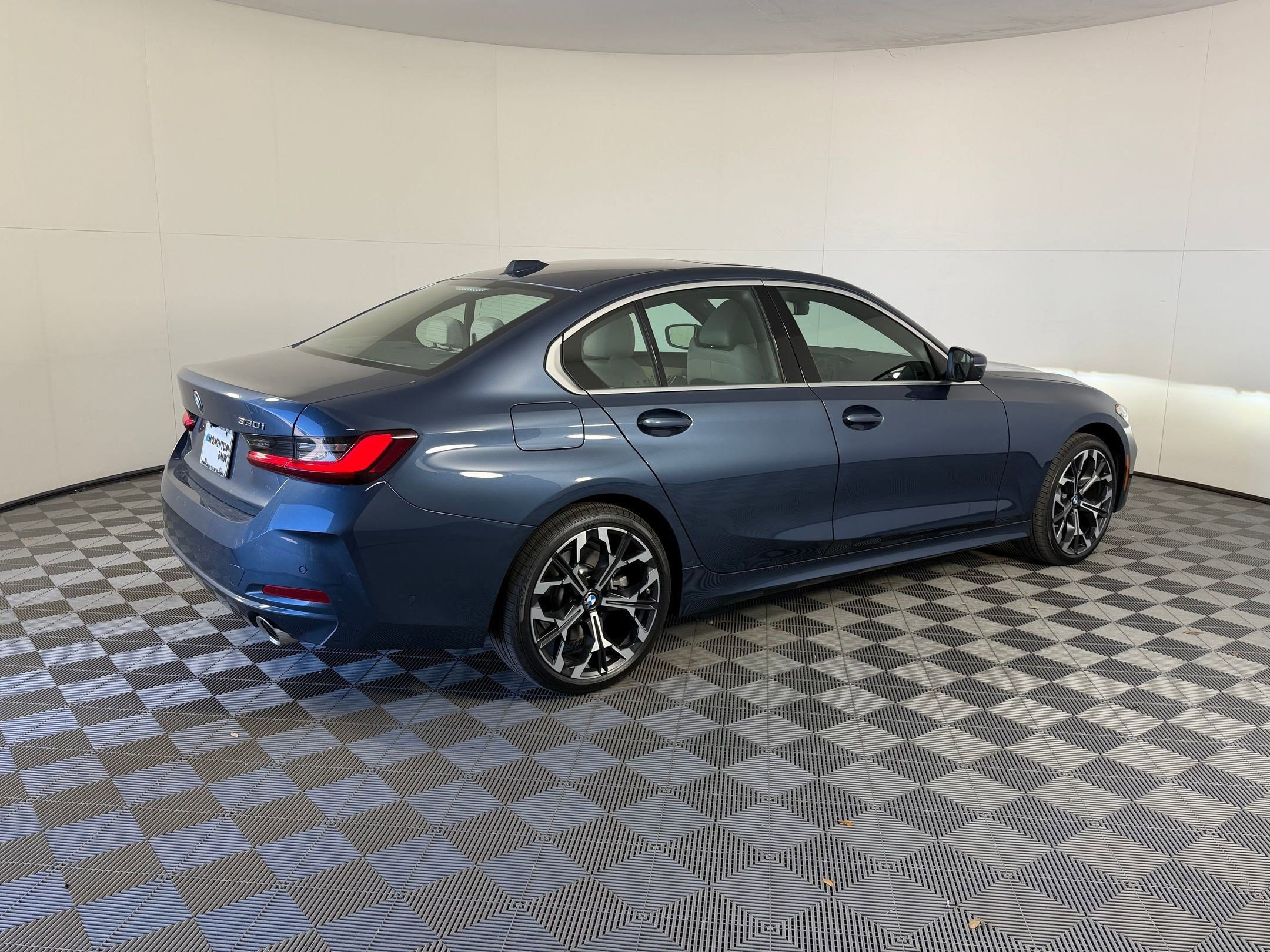 Used 2026 BMW 330i Sedan w/ Premium Package RWD image 9