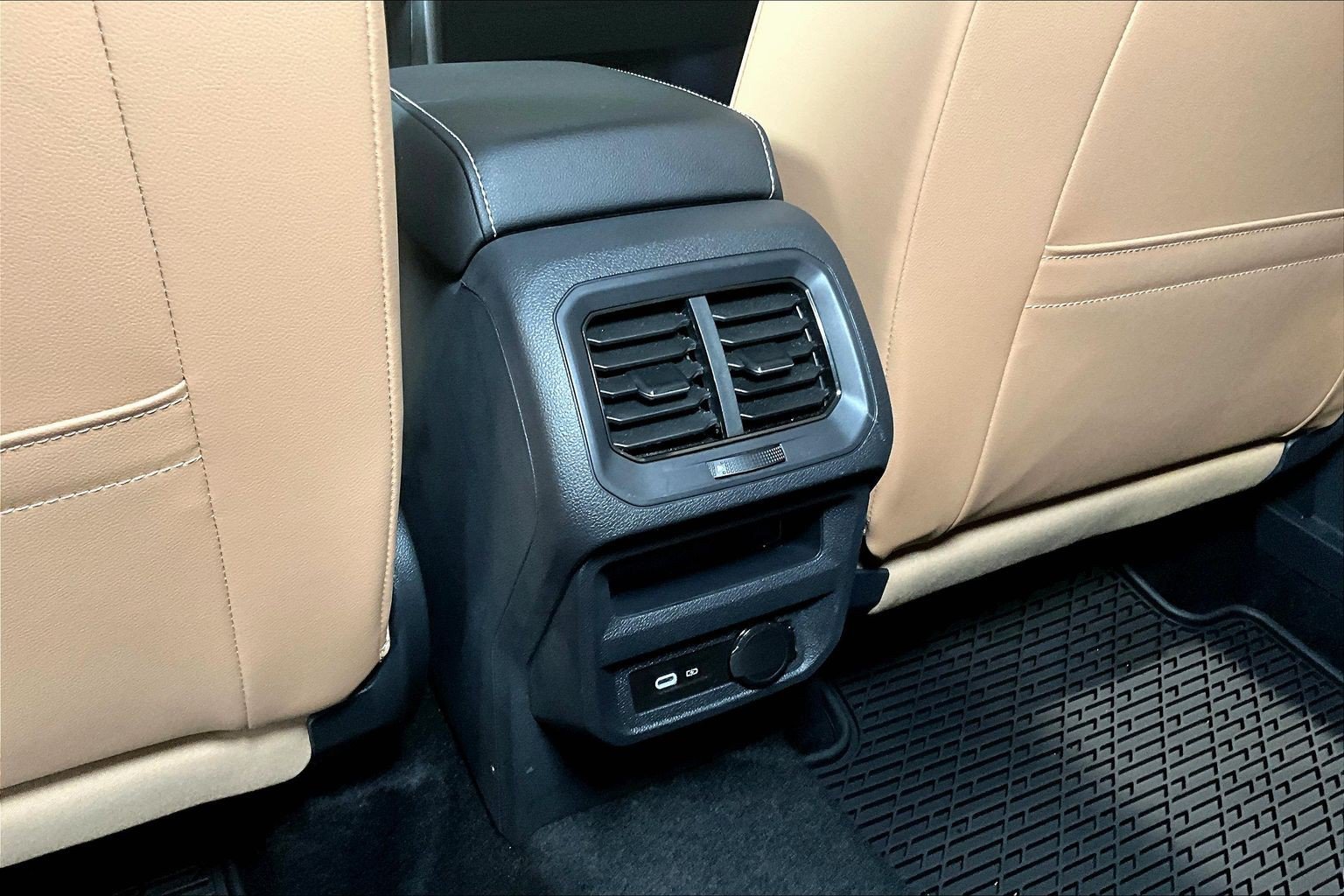 Used 2022 Volkswagen Tiguan SE AWD/4WD image 11