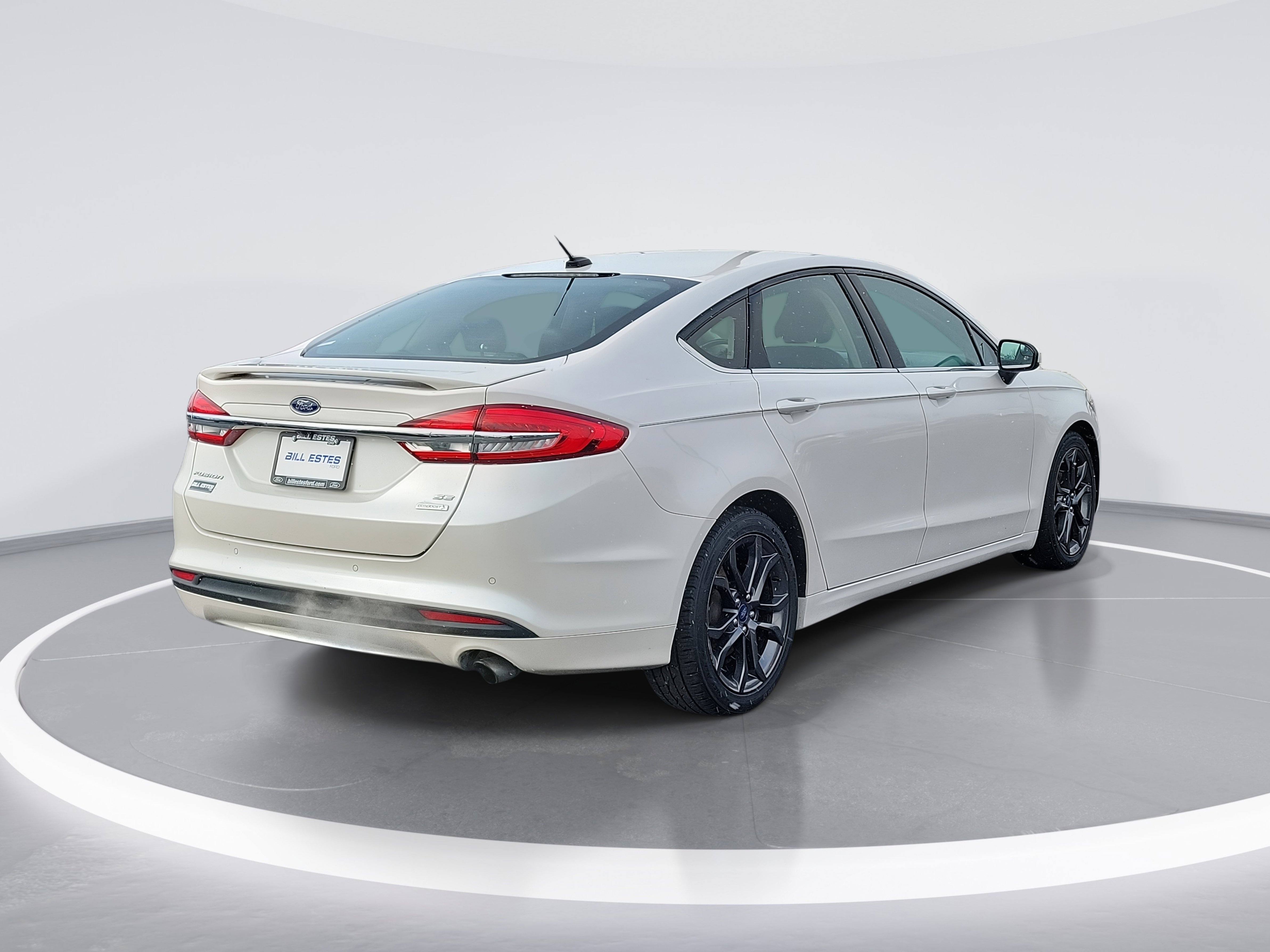 Used 2018 Ford Fusion SE w/ Equipment Group 201A image 3