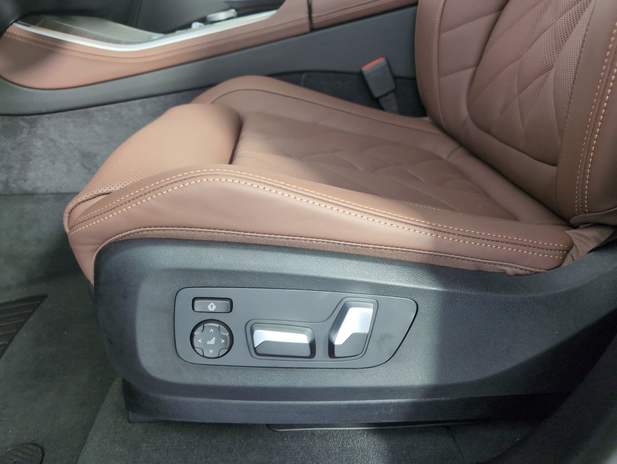 Used 2026 BMW X5 sDrive40i w/ Premium Package image 11