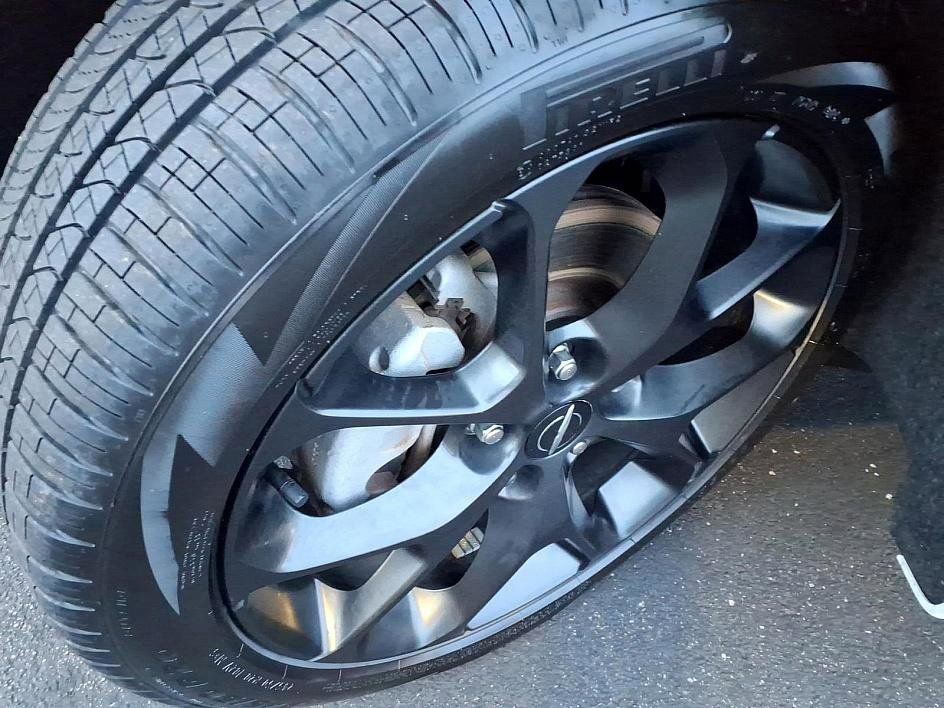 Used 2023 Chrysler Pacifica Limited w/ Uconnect Theater Family Group image 9