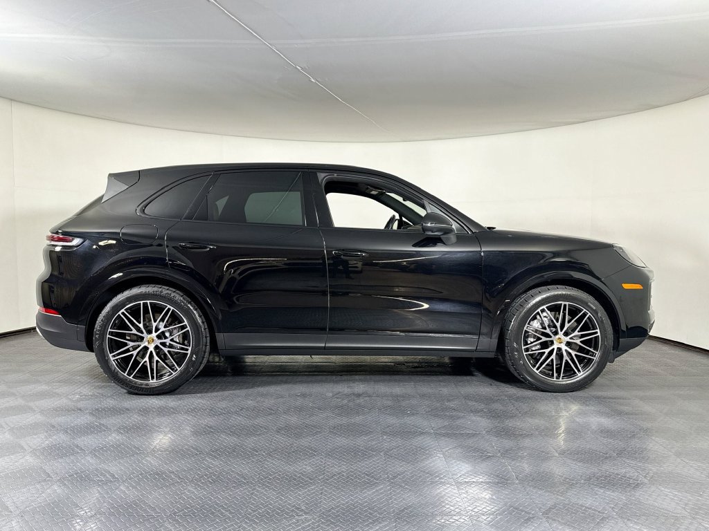 Certified 2024 Porsche Cayenne AWD/4WD image 8