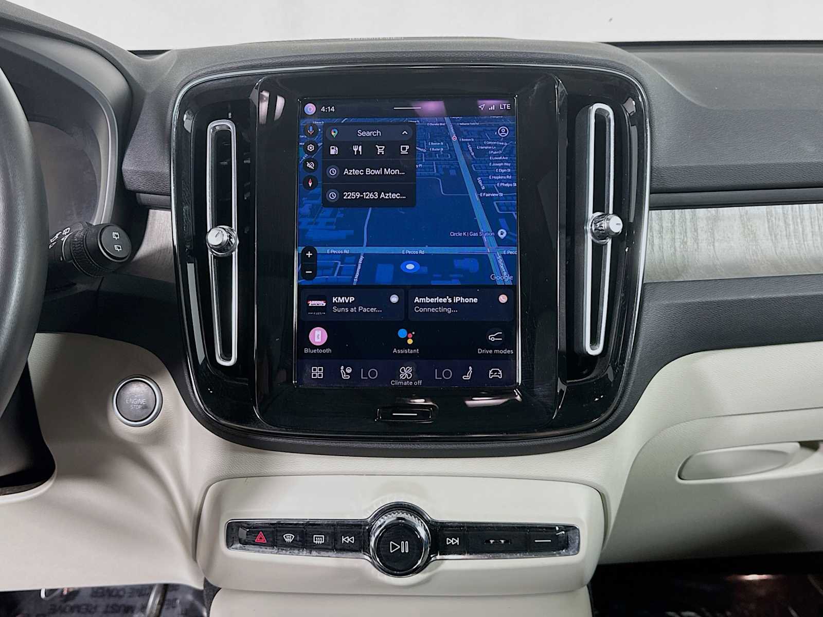 Used 2023 Volvo XC40 B5 Ultimate w/ Protection Package Premier image 13