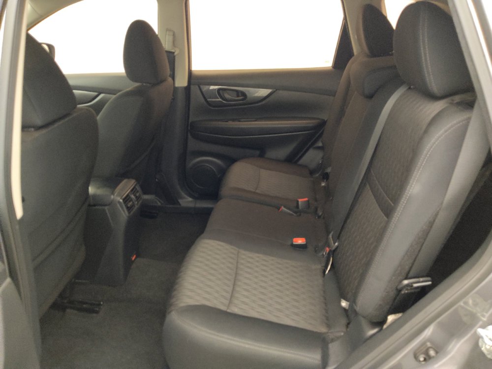 Used 2020 Nissan Rogue S FWD image 18