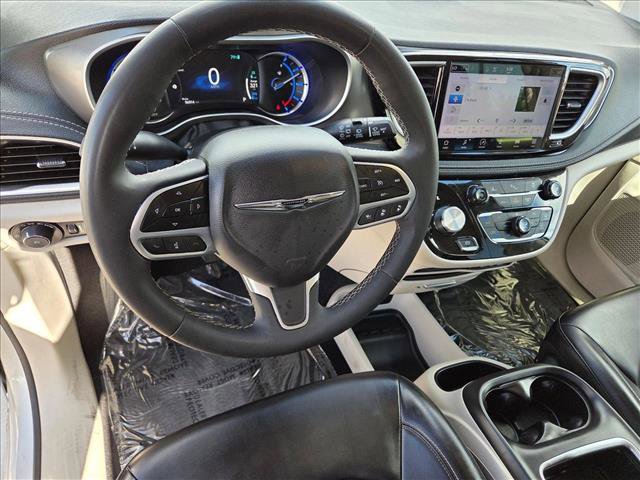 Used 2023 Chrysler Pacifica Touring-L FWD image 10