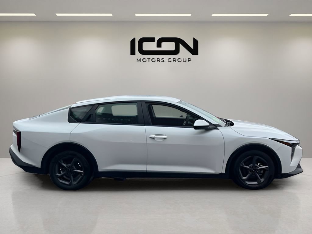 Used 2025 Kia K4 LXS FWD image 6