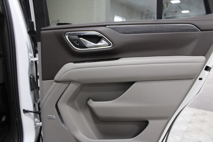 Used 2024 GMC Yukon SLT w/ SLT Luxury Package AWD/4WD image 27