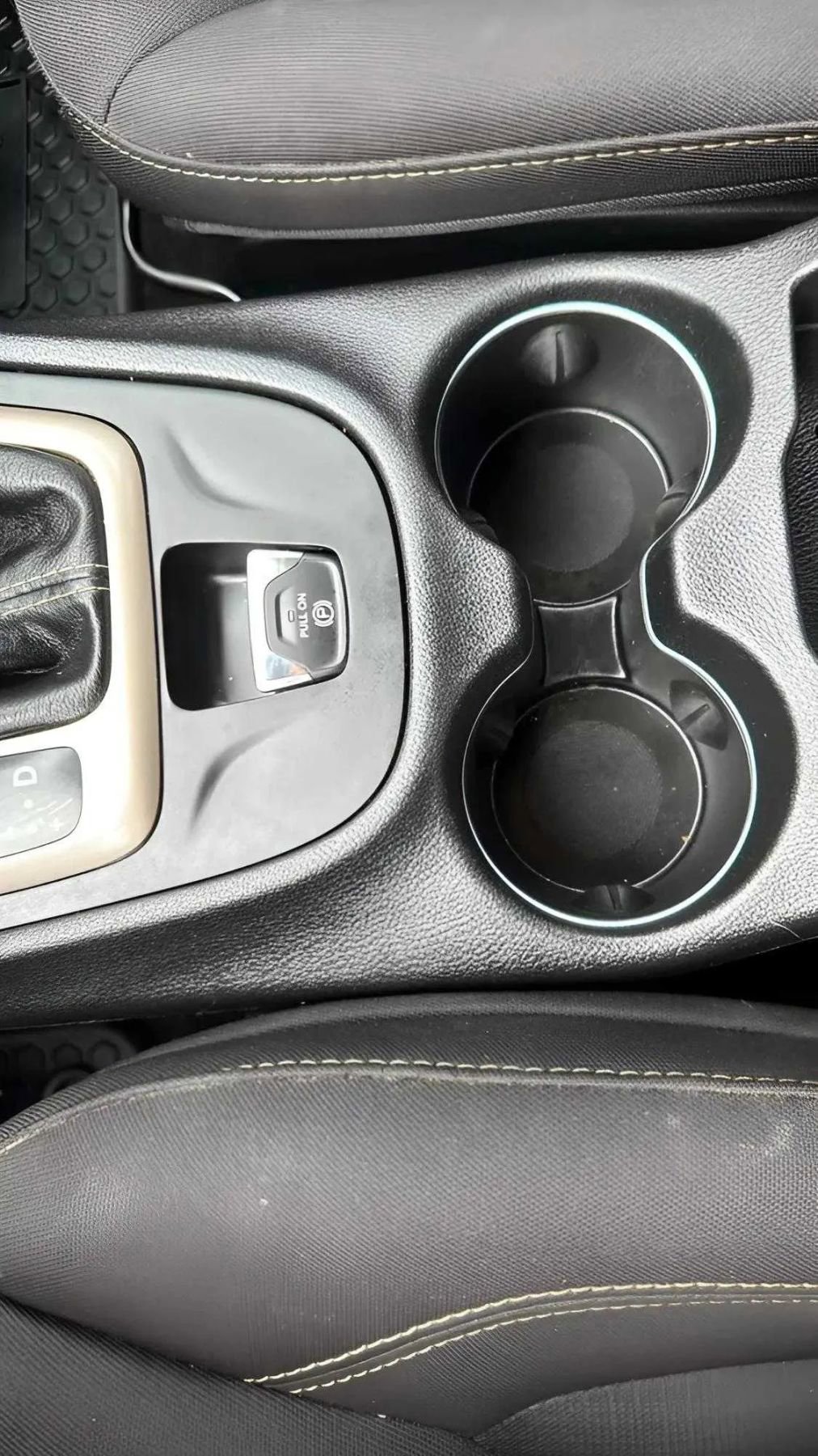 Used 2017 Jeep Cherokee Latitude w/ Comfort/Convenience Group image 16