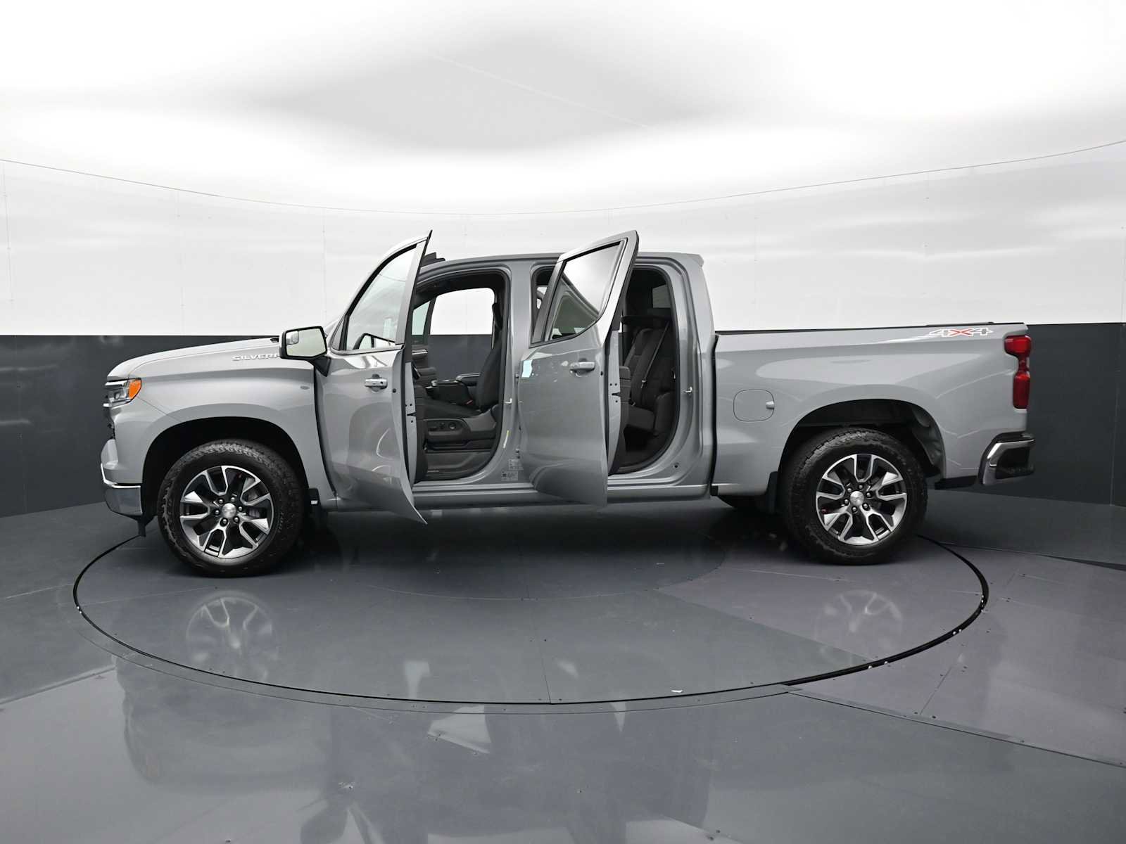 Used 2024 Chevrolet Silverado 1500 LT AWD/4WD image 35