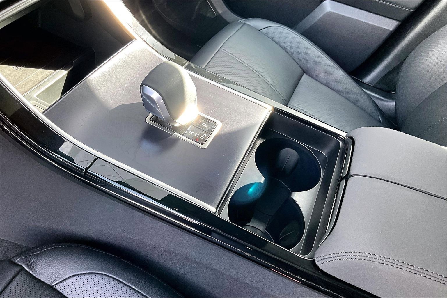 Used 2026 Land Rover Range Rover Velar Dynamic SE image 17