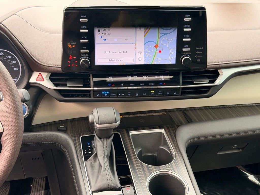 Certified 2024 Toyota Sienna Platinum FWD image 17