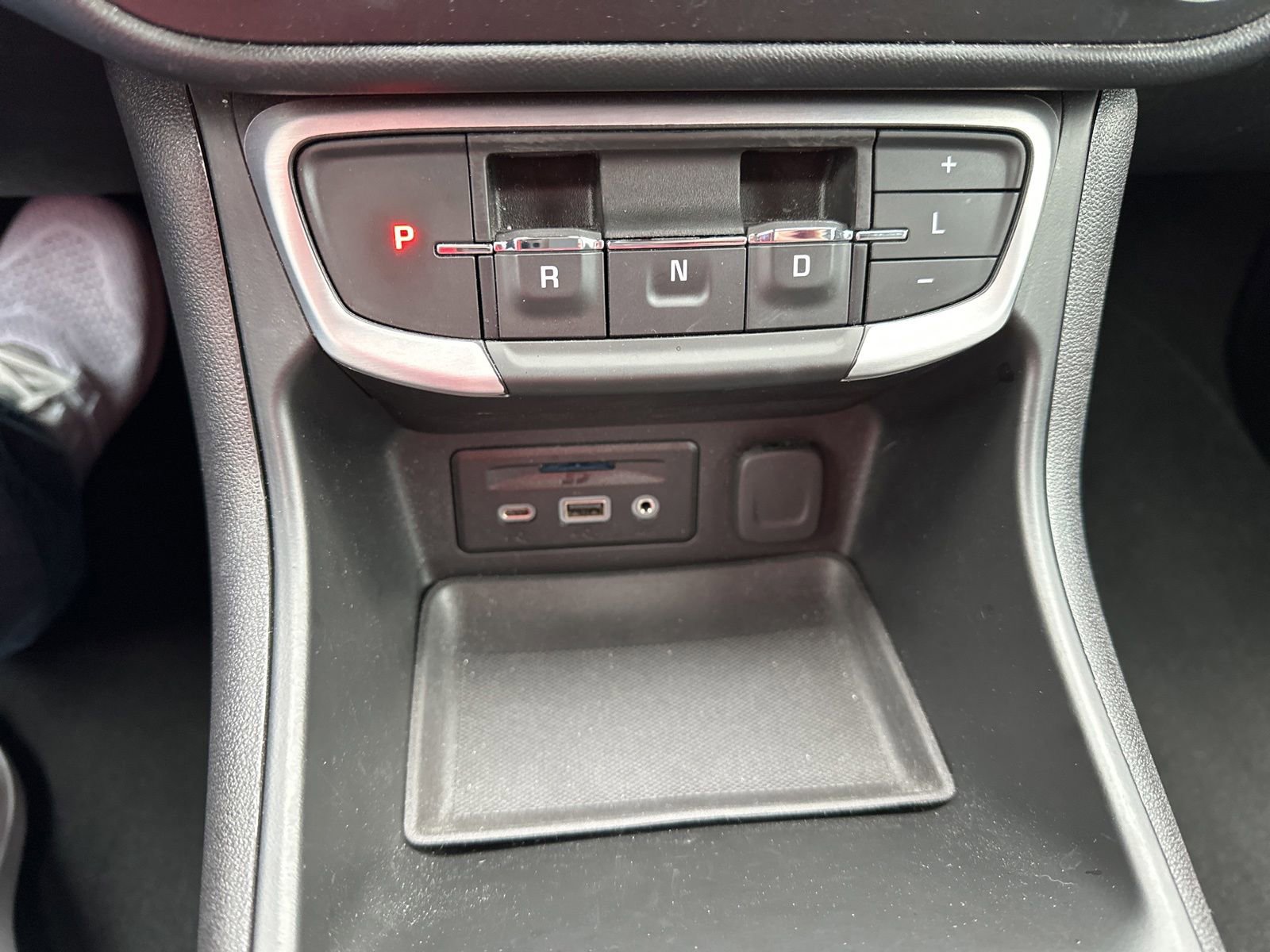 Used 2023 GMC Terrain SLT AWD/4WD image 16
